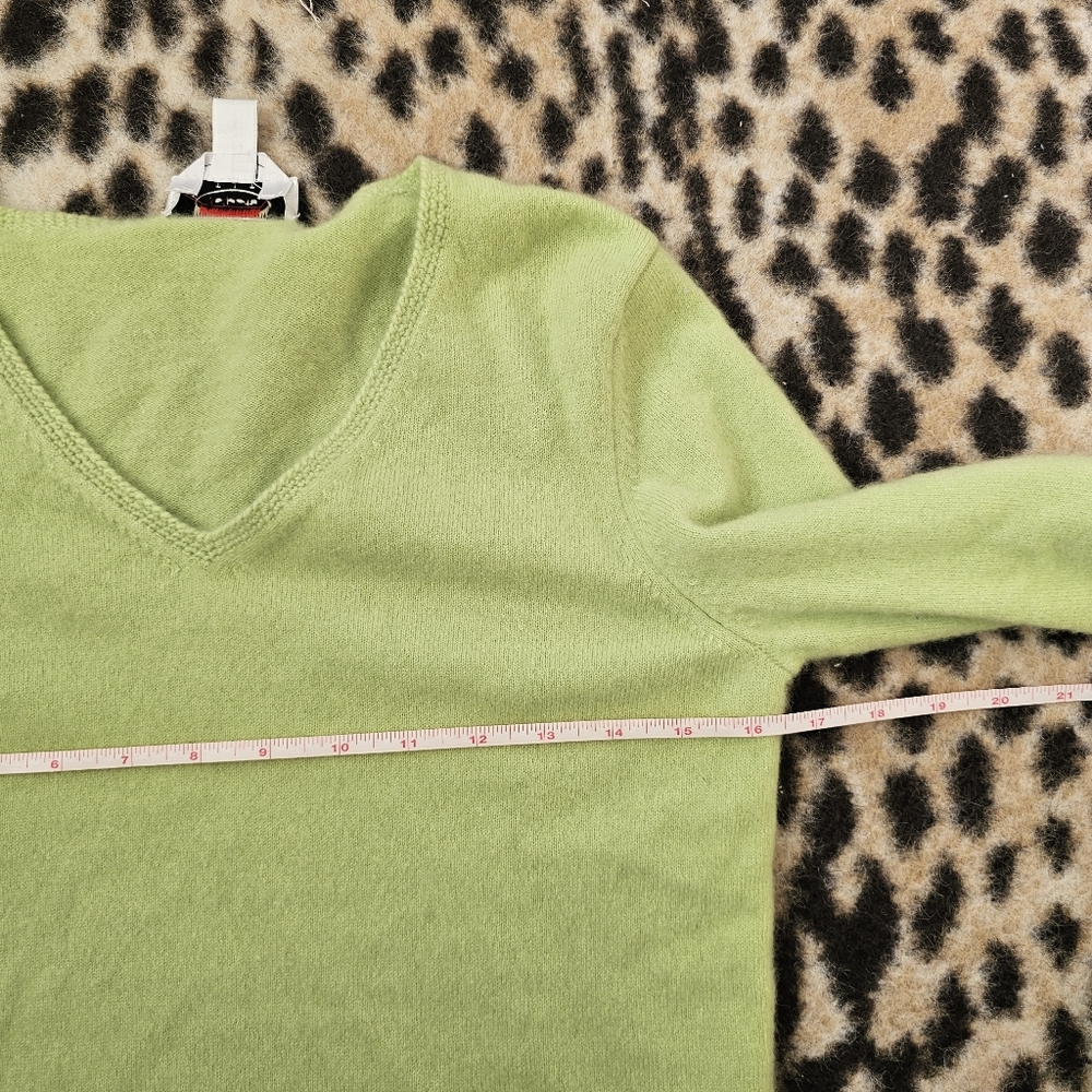 Vintage Talbots V neck sweater 100% cashmere pistachio green size small P - Picture 6 of 6